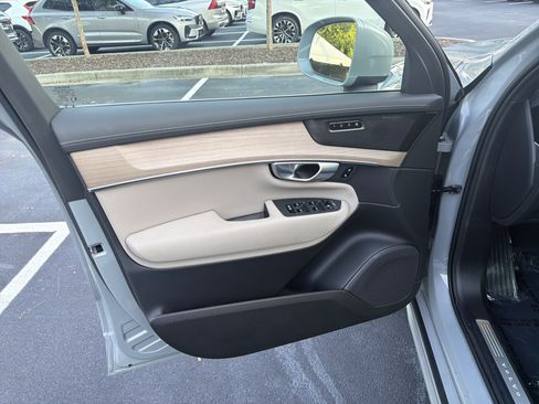 Certified 2026 Volvo XC90 B6 Plus AWD/4WD image 16