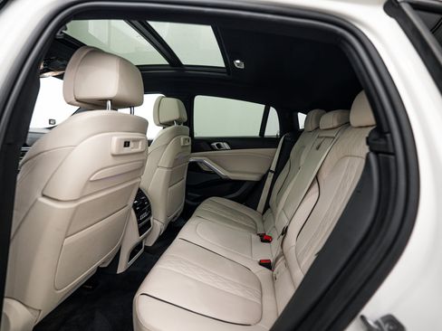 Used 2020 BMW X6 M50i w/ Luxury Seating Package AWD/4WD image 17