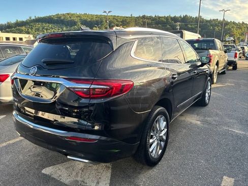 Used 2020 Buick Enclave Essence w/ Sound and Sites Package AWD/4WD image 6