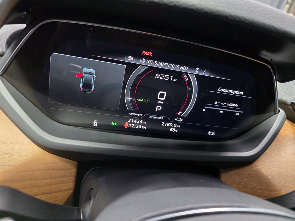 Used 2022 Audi e-tron GT Premium Plus AWD/4WD image 9