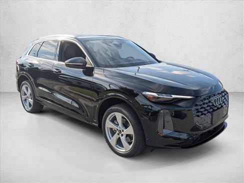 Used 2025 Audi Q5 Premium Plus w/ Premium Plus AWD/4WD image 5