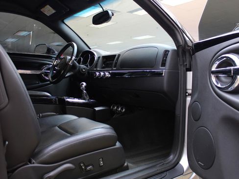 Used 2006 Chevrolet SSR w/ Preferred Equipment Group RWD image 6