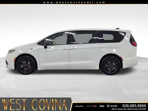Used 2024 Chrysler Pacifica Limited FWD image 4
