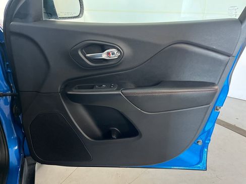 Used 2020 Jeep Cherokee Trailhawk w/ Cold Weather Group image 30