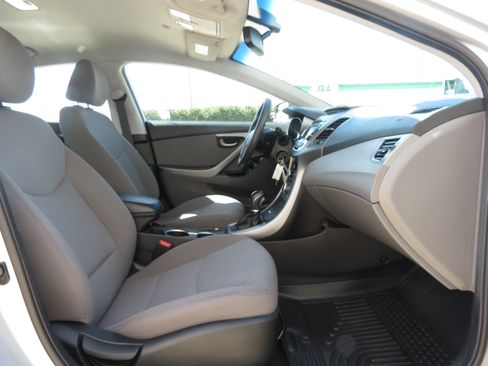 Used 2014 Hyundai Elantra SE w/ Option Group 02 FWD image 30