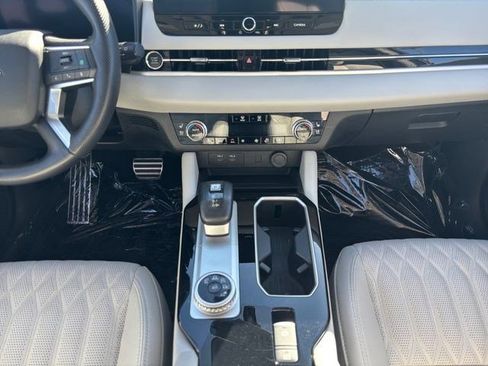 Used 2025 Mitsubishi Outlander SEL image 17
