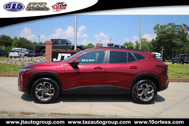 Used 2025 Chevrolet Trax LT w/ LT Convenience Package FWD image 4