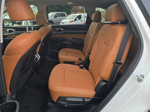 Used 2023 Kia Sorento SX Prestige image 10