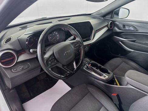 Used 2024 Chevrolet Trax RS FWD image 11