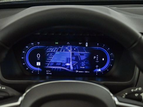 Certified 2025 Volvo XC90 B6 Plus image 28