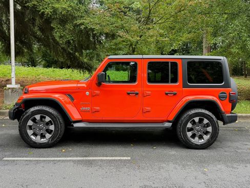 Used 2018 Jeep Wrangler Unlimited Sahara AWD/4WD image 2