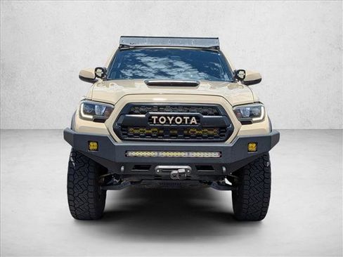 Used 2017 Toyota Tacoma TRD Off-Road AWD/4WD image 2