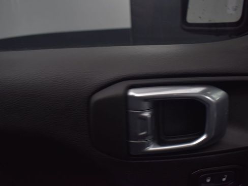 Used 2021 Jeep Gladiator Overland image 14