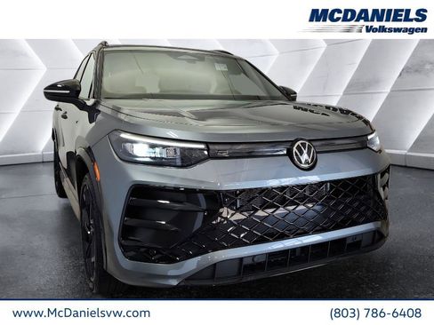 New 2025 Volkswagen Tiguan SE R-Line image 1