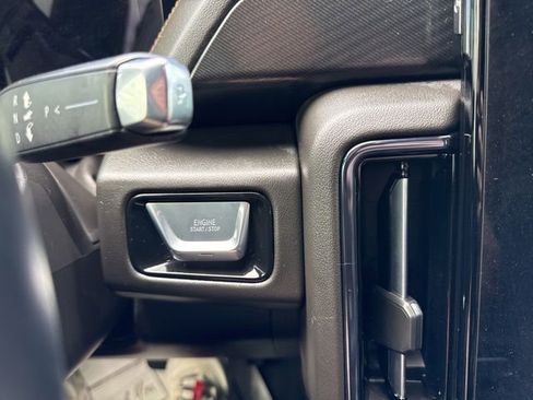 Used 2025 GMC Yukon AT4 AWD/4WD image 18