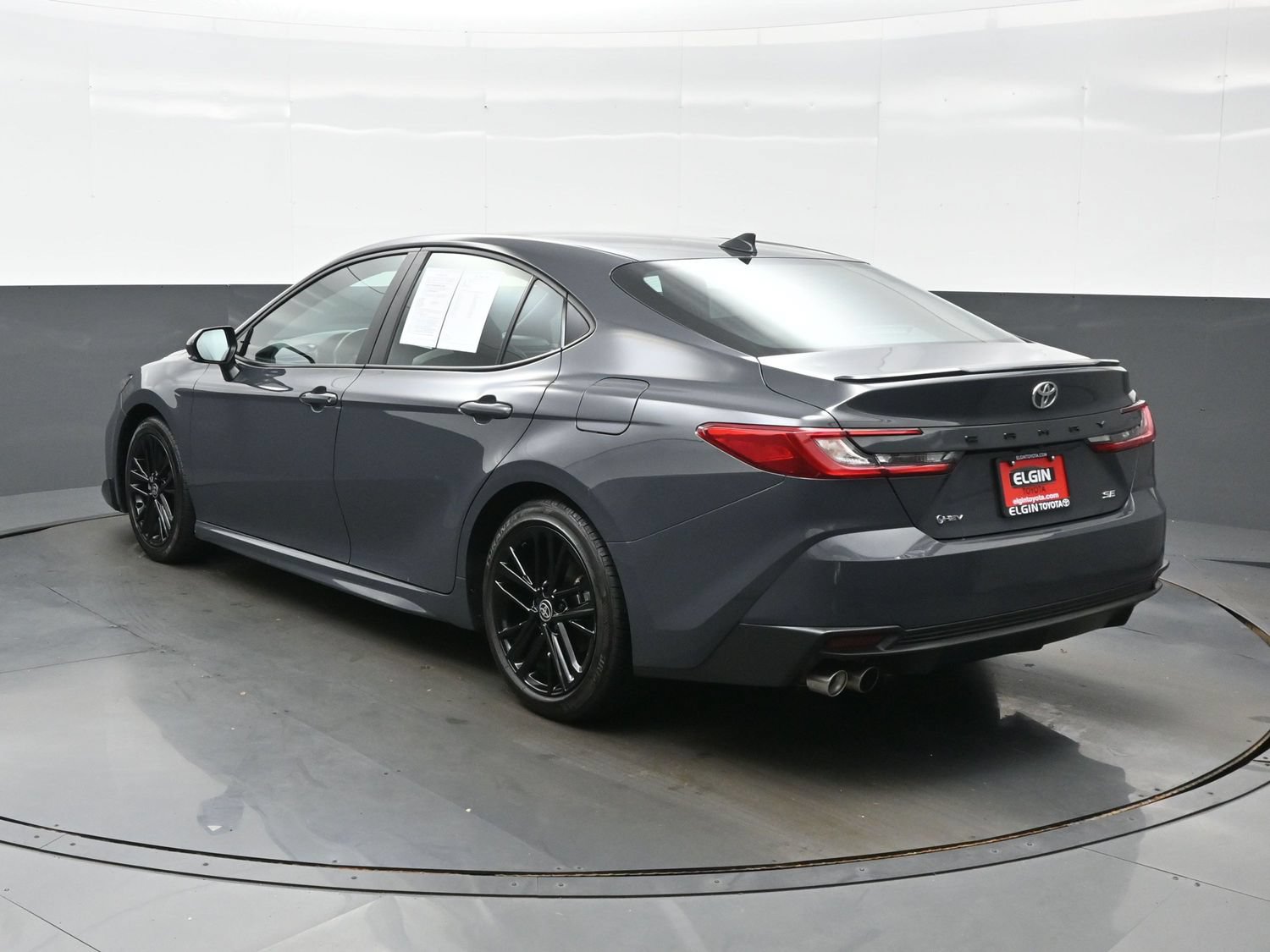 Used 2025 Toyota Camry SE FWD image 4