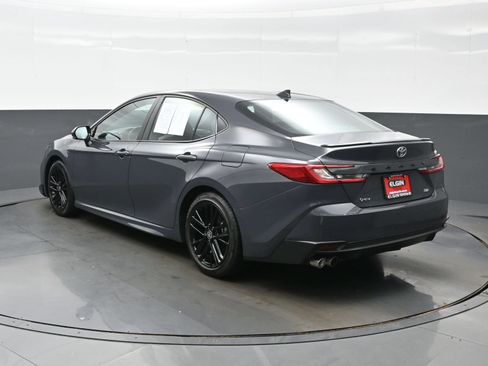 Used 2025 Toyota Camry SE FWD image 4
