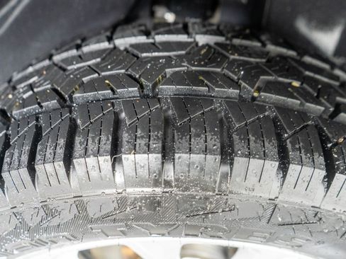 Used 2019 Jeep Cherokee Latitude w/ Popular Appearance Group image 26