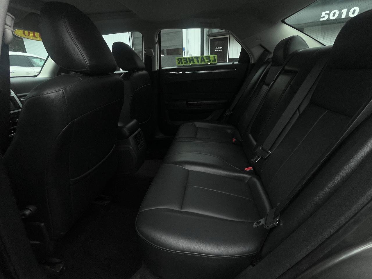 Used 2010 Chrysler 300 Limited RWD image 18