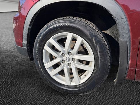 Used 2015 Toyota Highlander LE image 11