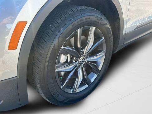 Used 2023 Volkswagen Tiguan SE FWD image 32