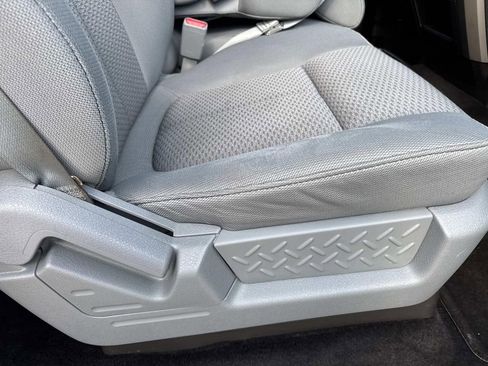 Used 2011 Ford F150 XLT w/ XLT Chrome Pkg image 11