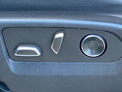 Used 2021 GMC Yukon XL Denali w/ LPO, Illumination Package image 12