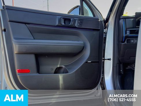 Used 2025 Hyundai Santa Fe Calligraphy image 9