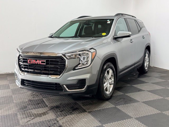 Used 2023 GMC Terrain SLE w/ Driver Convenience Package FWD image 4