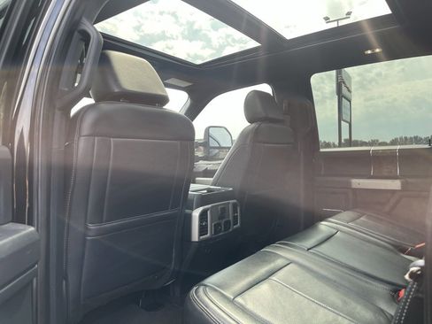 Used 2022 Ford F250 Lariat w/ Black Appearance Package image 30