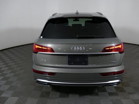 Used 2023 Audi Q5 2.0T Premium w/ Convenience Package image 4