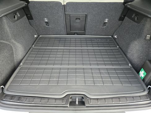 Used 2025 Volvo XC40 B5 Plus w/ Protection Package Premier image 36