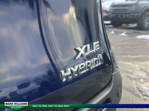 Used 2021 Toyota Sienna XLE image 11