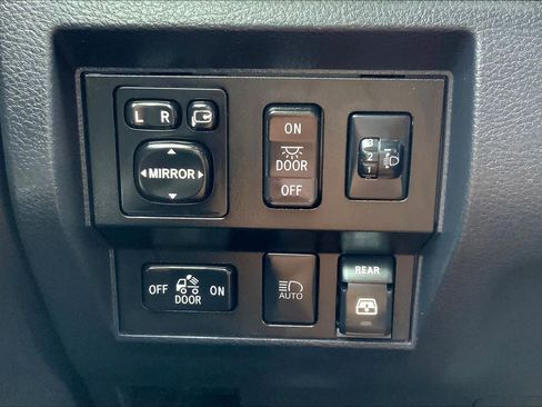 Used 2019 Toyota Tundra Platinum image 34