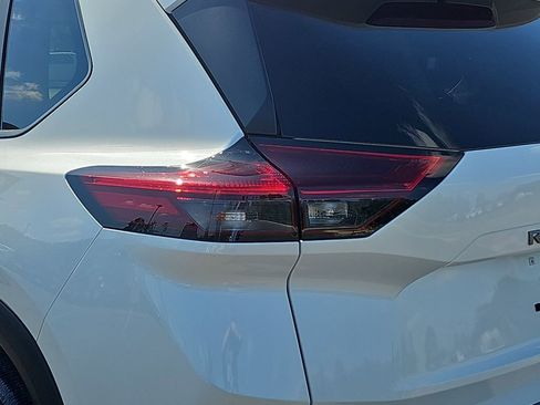 Used 2025 Nissan Rogue SV w/ SV Premium Package FWD image 38