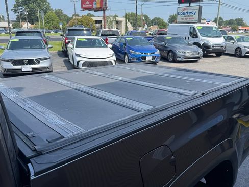 Used 2018 Toyota Tacoma SR5 RWD image 10