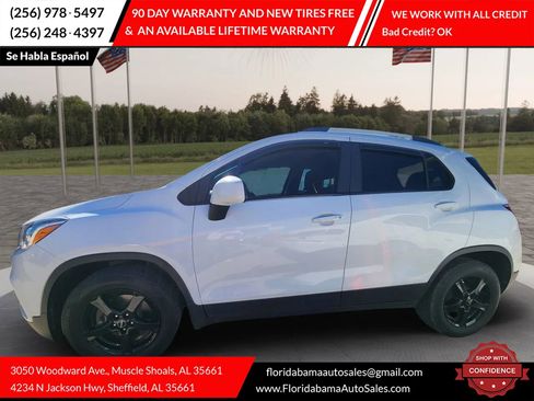 Used 2021 Chevrolet Trax LT w/ LT Convenience Package image 3