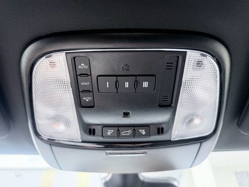 Used 2025 Dodge Durango R/T AWD/4WD image 17