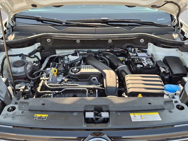 Used 2025 Volkswagen Taos SE FWD image 22