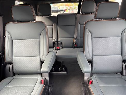 Used 2025 GMC Yukon AT4 w/ AT4 Premium Package image 23