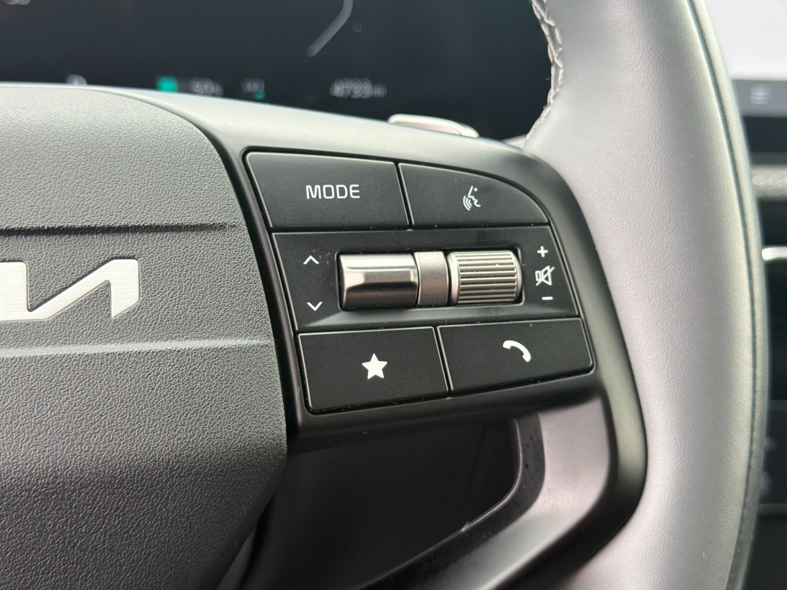 Used 2025 Kia EV6 Wind RWD image 30