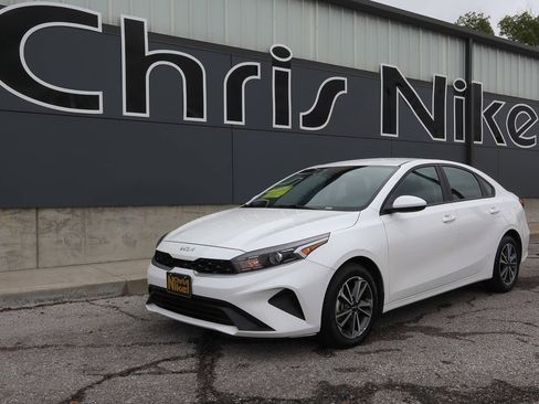 Used 2023 Kia Forte LXS image 1