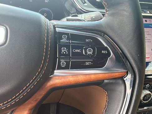 Used 2023 Jeep Grand Cherokee L Summit AWD/4WD image 21