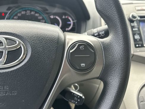 Used 2013 Toyota Venza LE w/ LE Convenience Pkg image 11