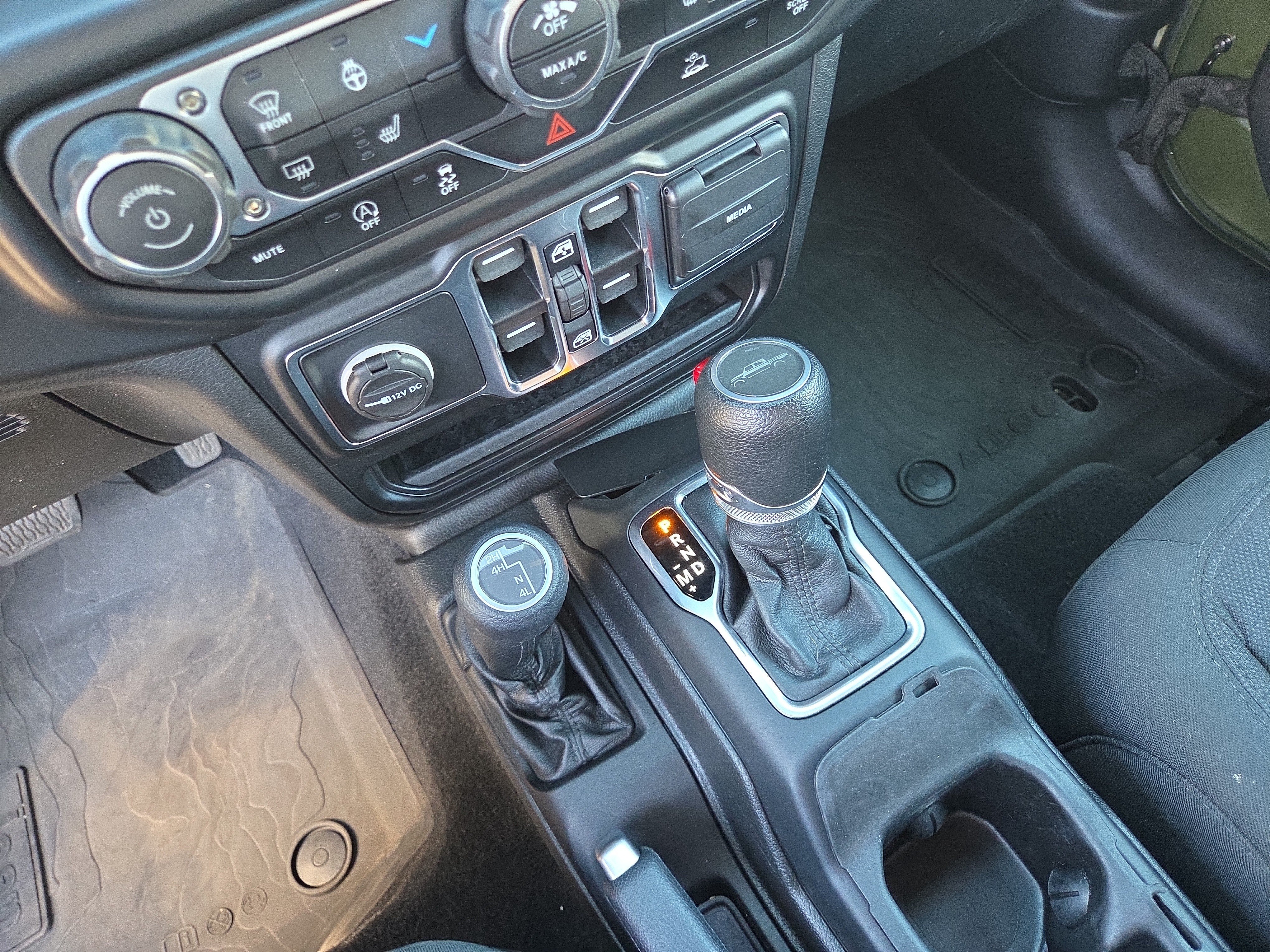 Certified 2022 Jeep Gladiator Sport AWD/4WD image 26