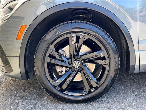 Certified 2023 Volkswagen Tiguan SE R-Line FWD image 8