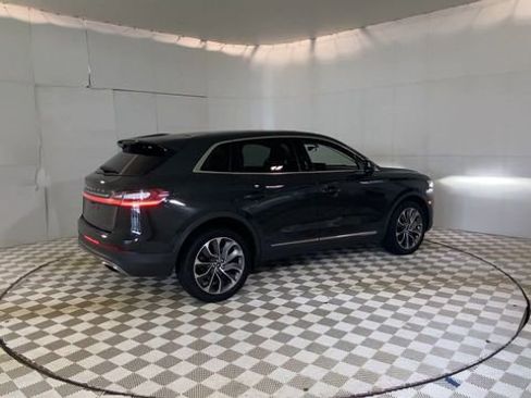 Used 2023 Lincoln Nautilus Reserve AWD/4WD image 3