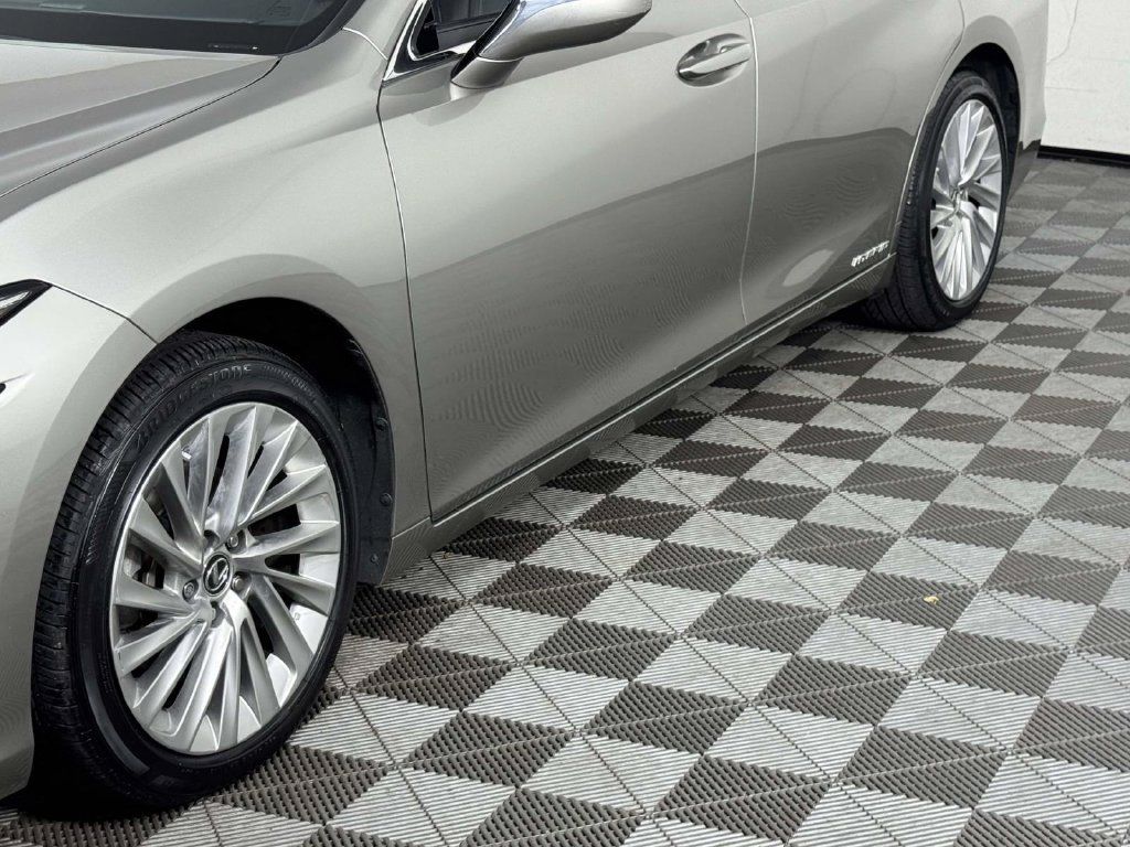 Used 2021 Lexus ES 300h w/ Accessory Package 2 FWD image 13
