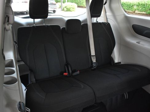 Used 2022 Chrysler Voyager LX FWD image 13