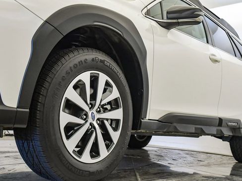 Used 2023 Subaru Outback Premium image 9